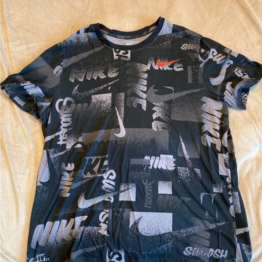 Nike Graphic Shirt XL
